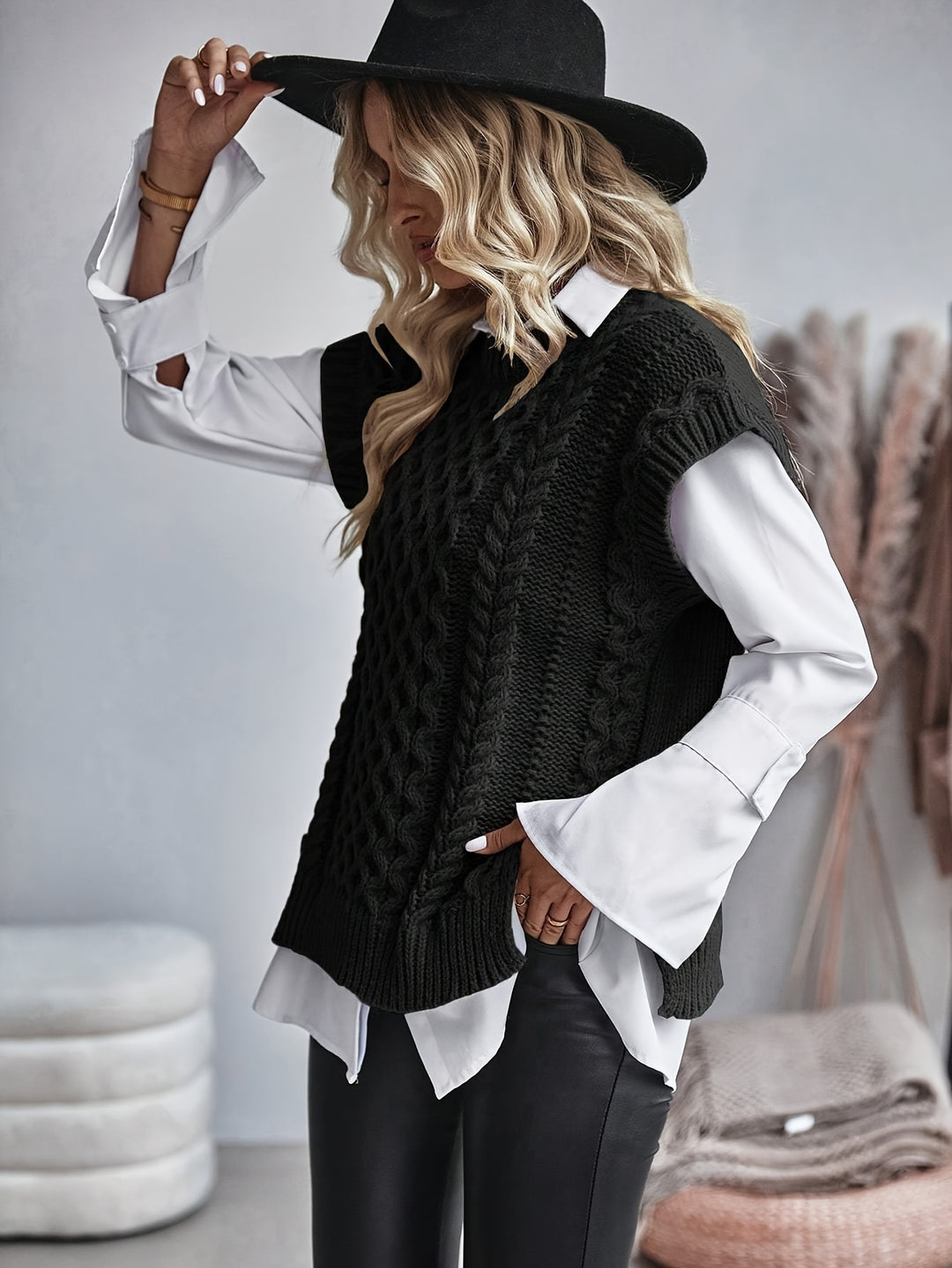 Lyla - Knitted Sleeveless Vest