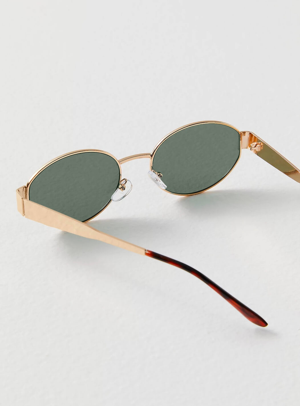 Melanie - Classic Sunglasses