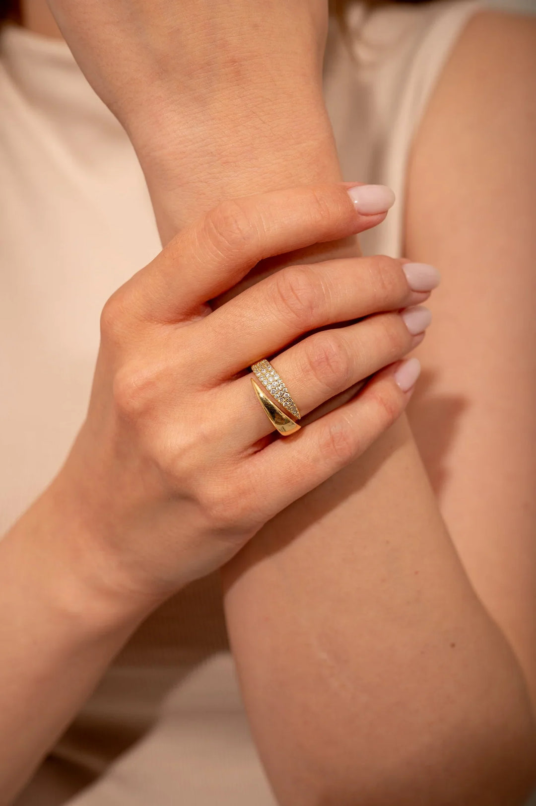 Mariana | Radiant Curve Ring