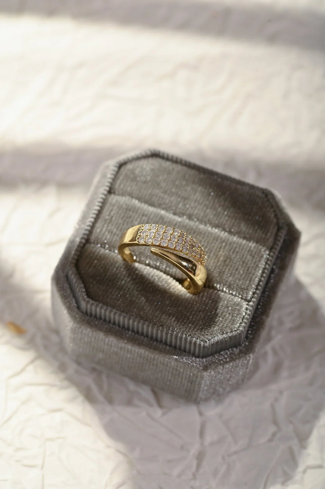 Mariana | Radiant Curve Ring