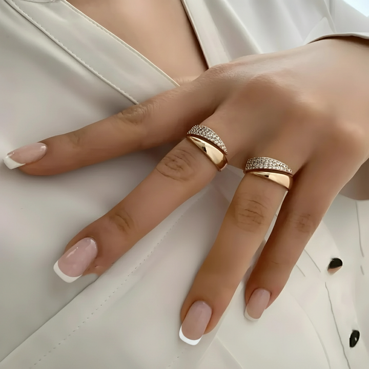 Mariana | Radiant Curve Ring