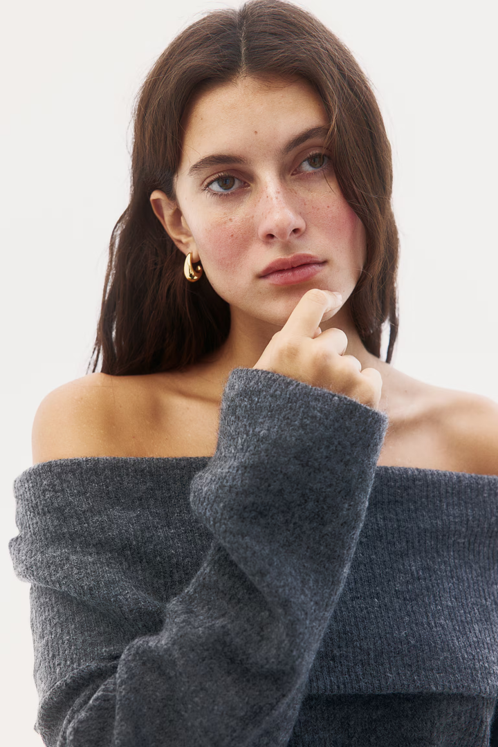 Jazzy - Off-Shoulder Layered Knitted Top