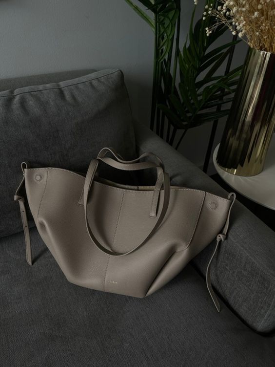 Lola - Tote Handbag